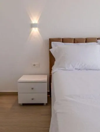 Eden Apartment *